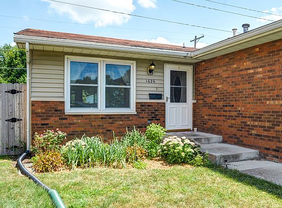3rd image of 1626 Fairlawn Dr