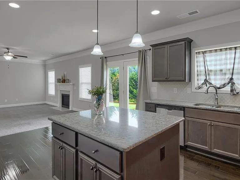 551 Wagon Hill Ln — Photo 11