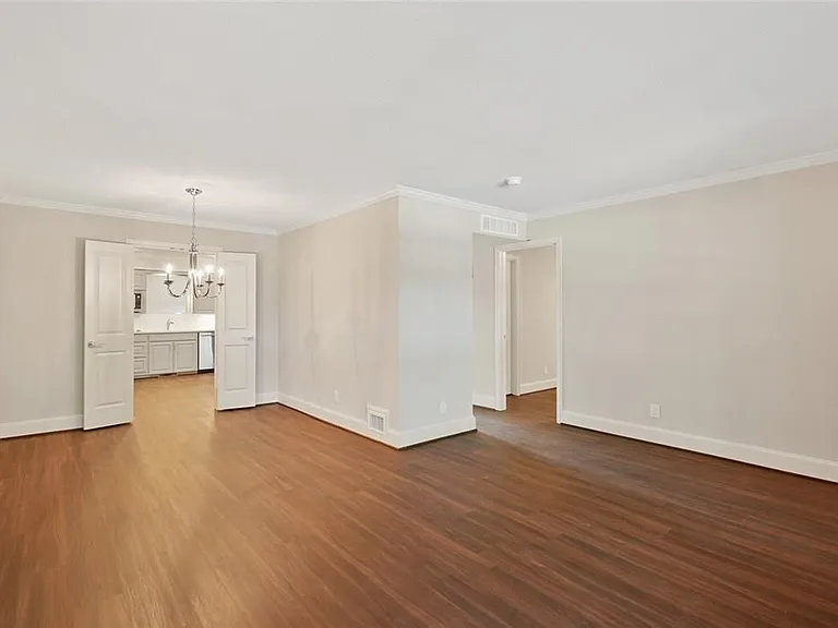 9015 Villa Park Cir — Photo 3