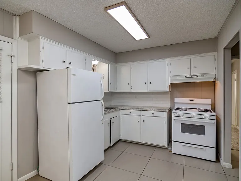 502 Brown St — Photo 9