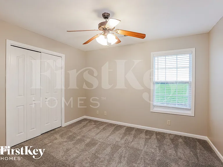 850 Samantha Ln — Photo 16
