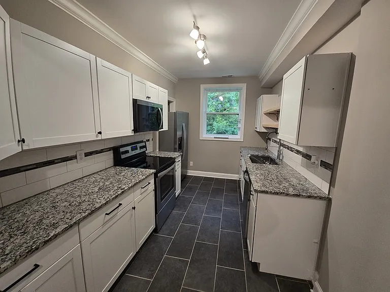 545 Lakeview Dr #B — Photo 3