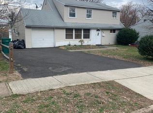 20 Pumpkin Hill Rd, Levittown, PA 19056