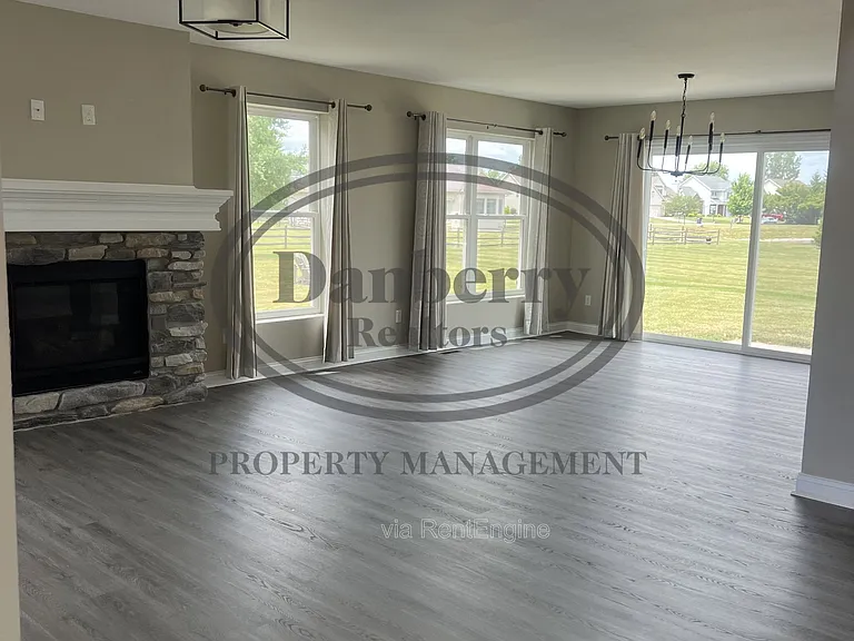 8914 Red Hawk Ct — Photo 2