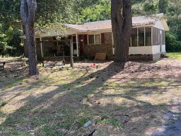 405 Winnance Ave, McColl, SC 29570