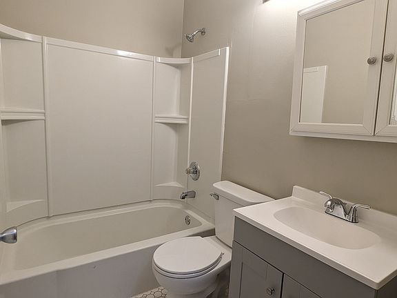 4th image of 4239 Lewis Ave #1