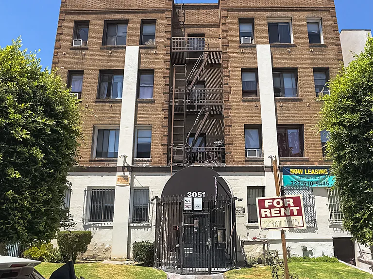 Leeward Place — Photo 1