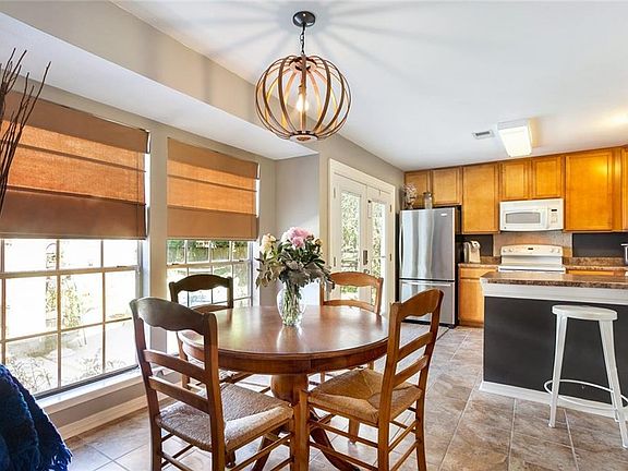 5th image of 31 Shady Oaks Dr