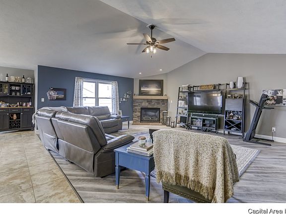 5th image of 521 Orchard Ave