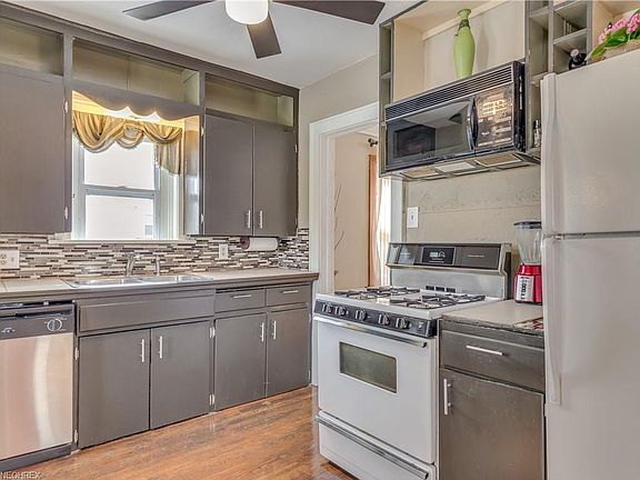 5th image of 2161 Schubert St