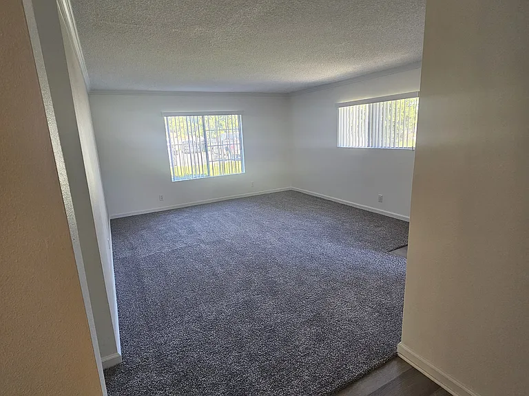 Riverglen Apartments — Photo 8