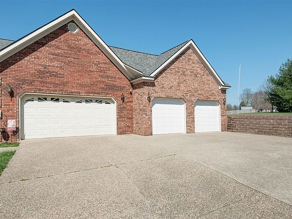 3rd image of 114 McIntosh Ct
