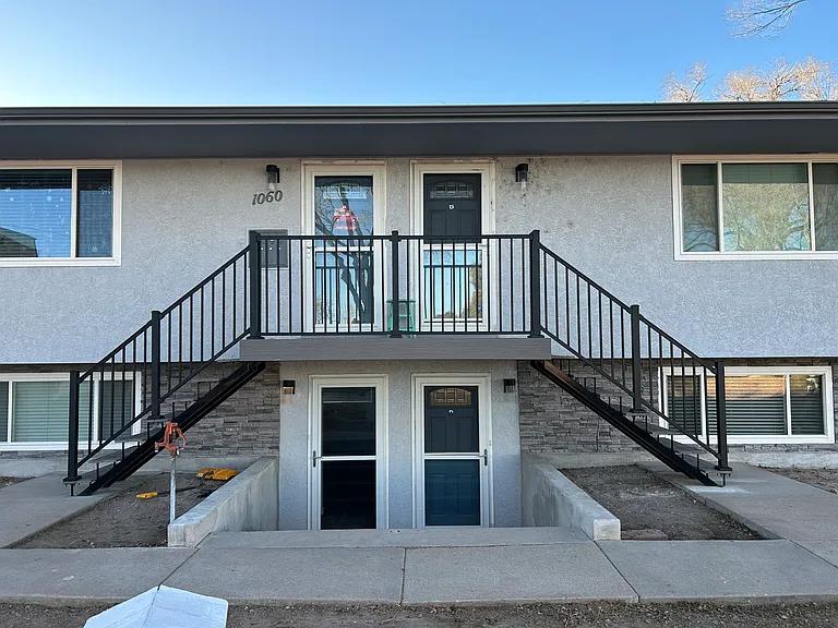 1060 W Abriendo Ave #C — Photo 7