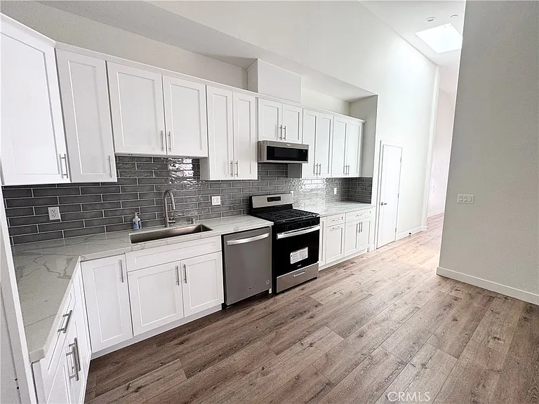 1623 W 255th St — Photo 3