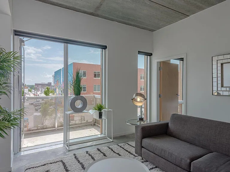 219 E Grand Ave — Photo 1