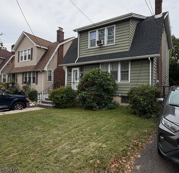 2nd image of 40 Glorieux St