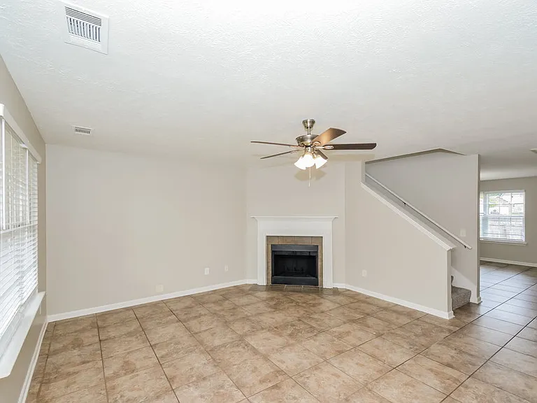 320 Birchclay Point N — Photo 4