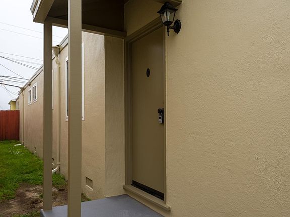 4th image of 233 Mariposa Ave