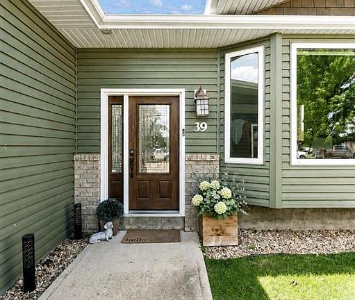 4th image of 39 Parkland Close E