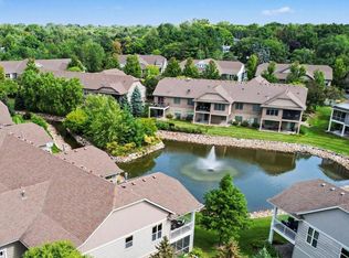 10726 Lyndale Bluffs Trl, Bloomington, MN 55420