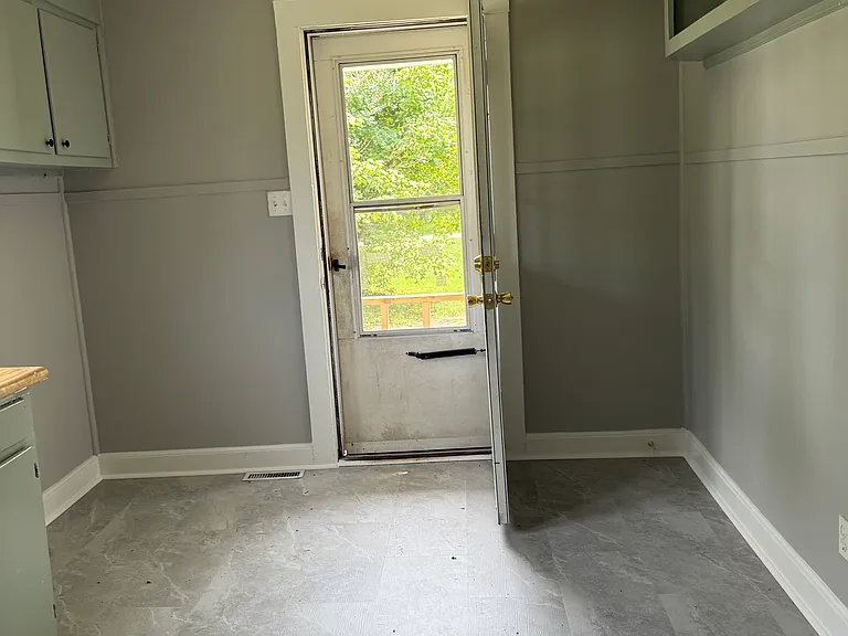 806 Garrison St — Photo 5