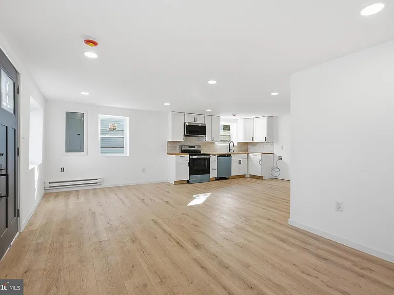 937 High St — Photo 3