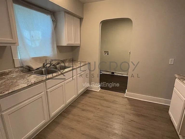 201 W Santa Clair St — Photo 6