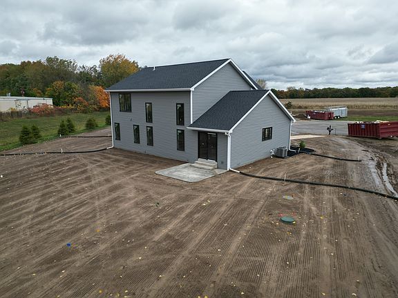 2nd image of 58523 Woodfield Ct