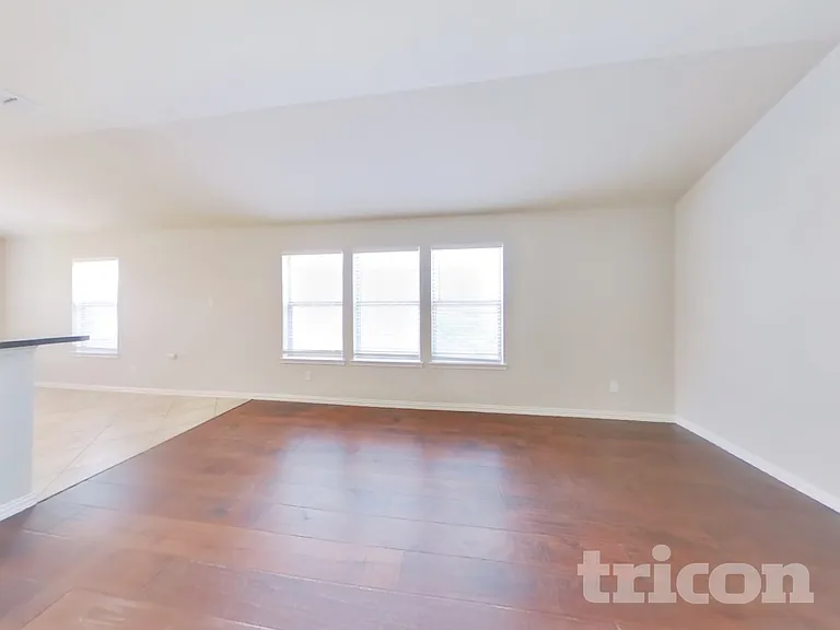 8621 Sagebrush Trl — Photo 3