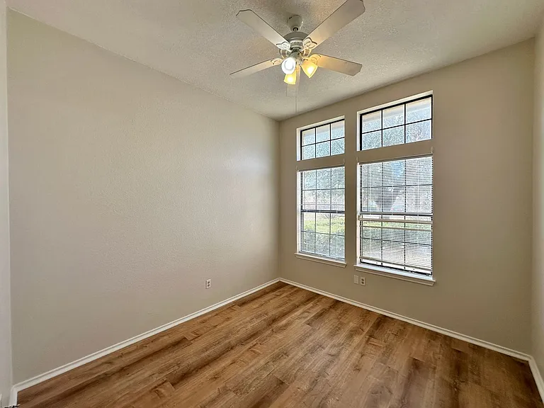 607 Hogan Dr — Photo 21