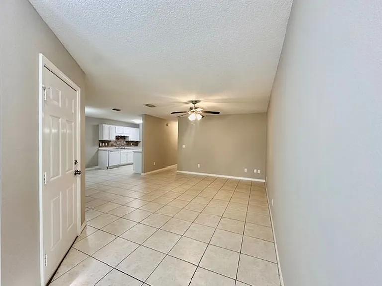 29 E Lane Dr — Photo 3