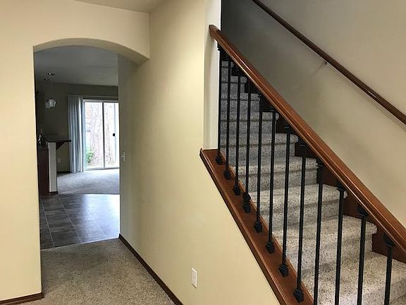 4th image of 107 W 6th St