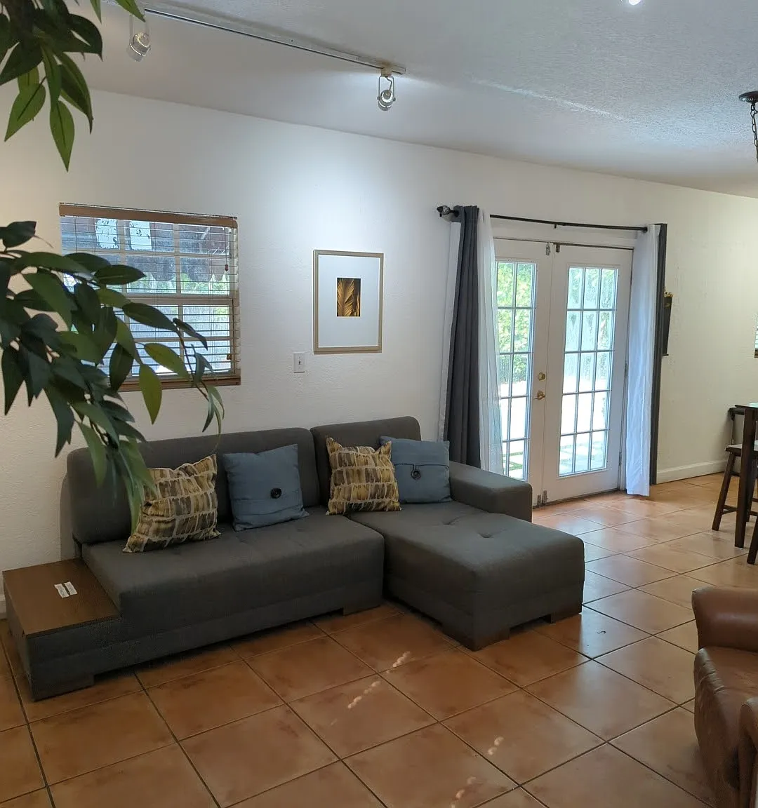 2 bed, 730 sqft, $2,600 — Photo 2