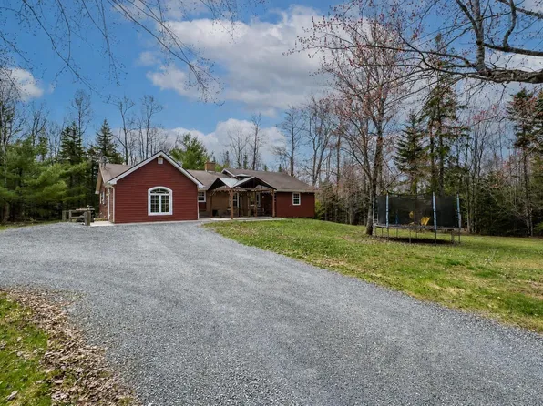 21 Malcolm Lucas Dr, East Hants, NS B2T 1A8