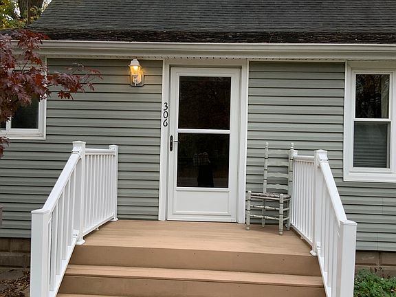 5th image of 306 W Sycamore St