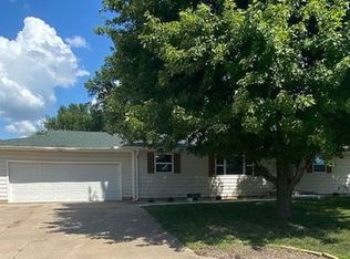502 Crestview Ct, Andale, KS 67001