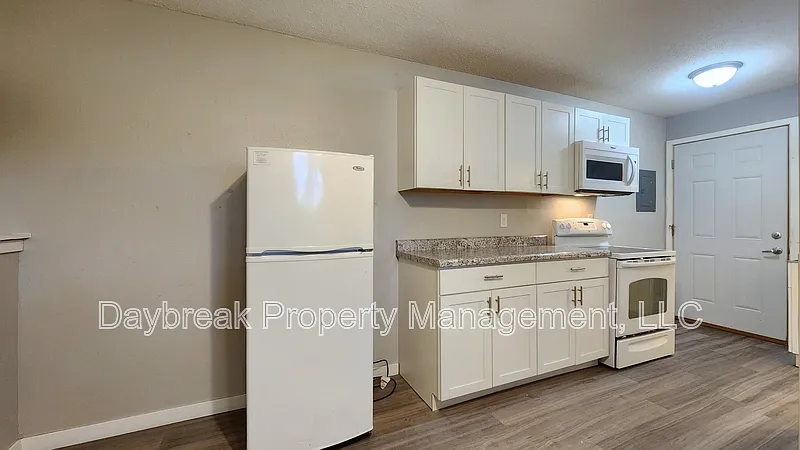 Studio, 1.0 bath, 240 sqft, $625 — Photo 4