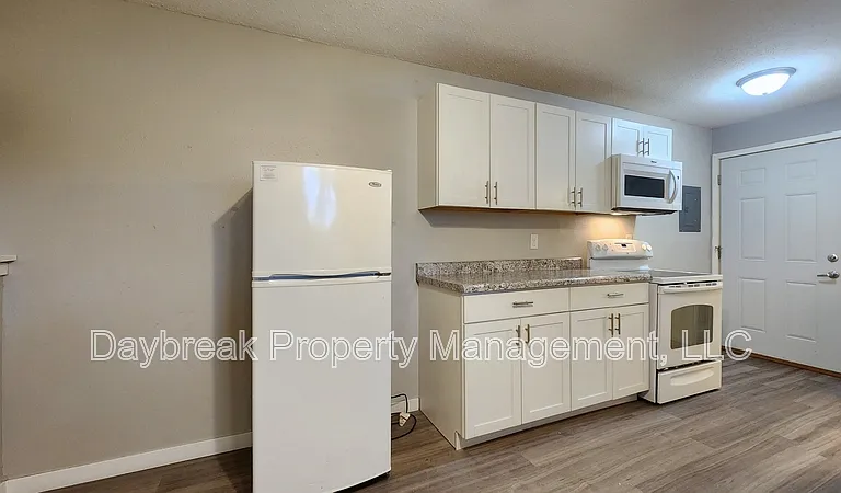 717 30th St N #4 — Photo 4