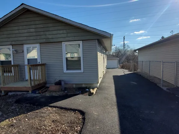 203 E Hawthorne Dr, Round Lake Beach, IL 60073