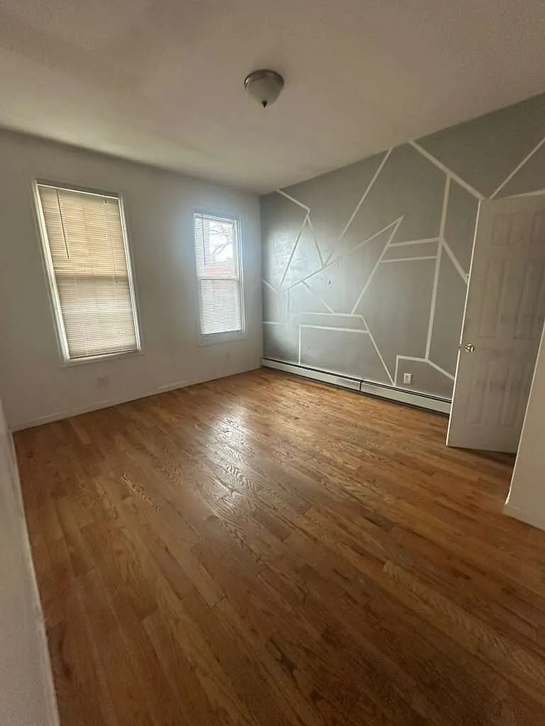 Building Photo - 1304 Findlay Ave #2