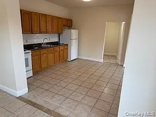 1 bed, 1.0 bath, 800 sqft, $2,200 — Photo 2