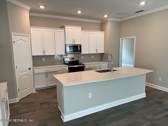 4th image of 9 W SAWMILL Court