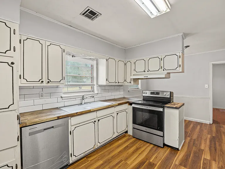 3932 Meredith Dr — Photo 8