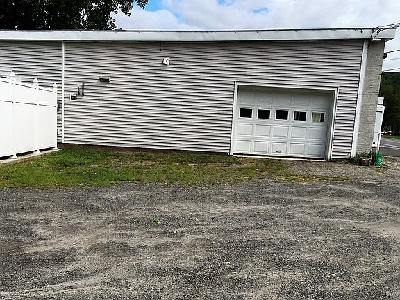 4th image of 118 Church St