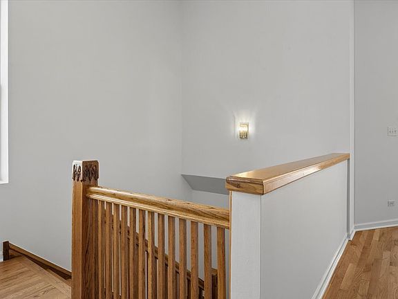 5th image of 2236 N Maplewood Ave #3