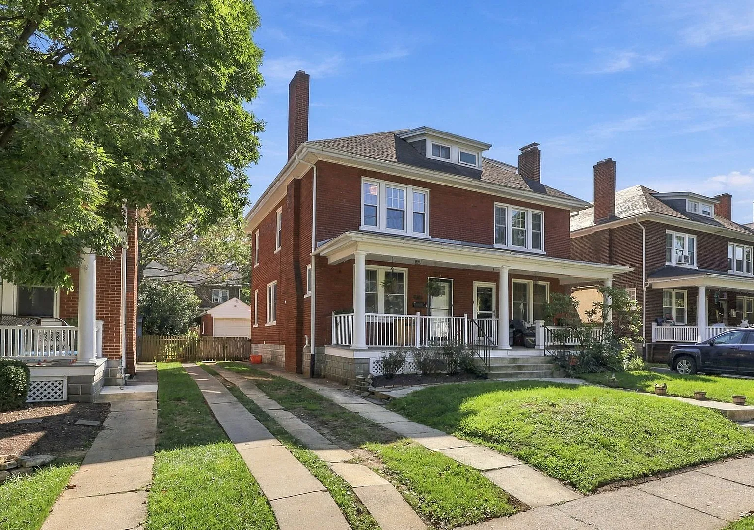 Beautiful 3 BR Home in Grandview Heights! — Photo 1