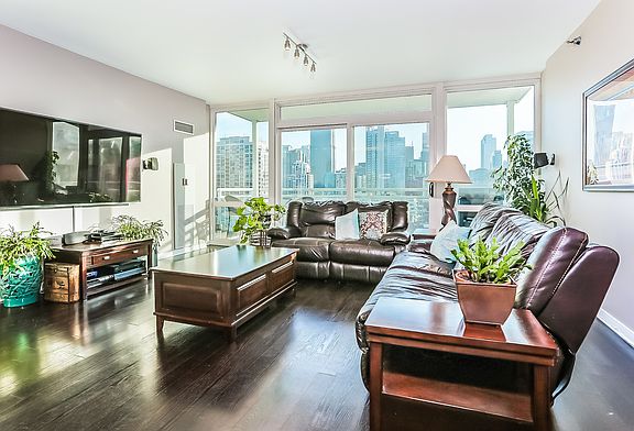 2nd image of 757 N Orleans St #1512