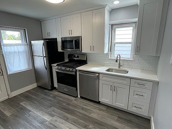 5th image of 4065 Wilmington Ave