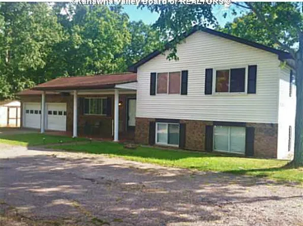 5286 Greywood Dr, Cross Lanes, WV 25313