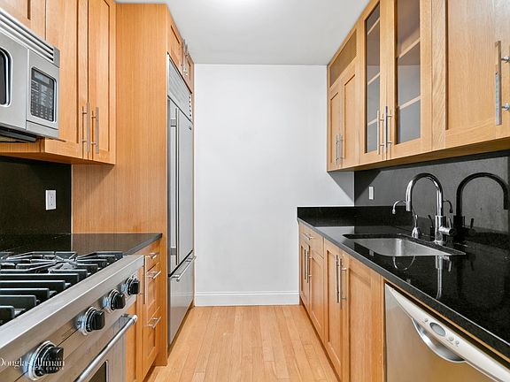 5th image of 88 Greenwich St APT 2003
